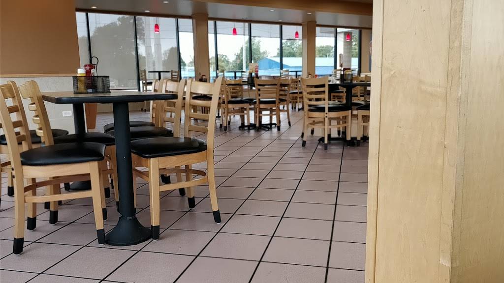 Dairy Queen Grill & Chill | restaurant | 601 E Springfield Rd, Arcola, IL 61910, USA | 2172684236 OR +1 217-268-4236