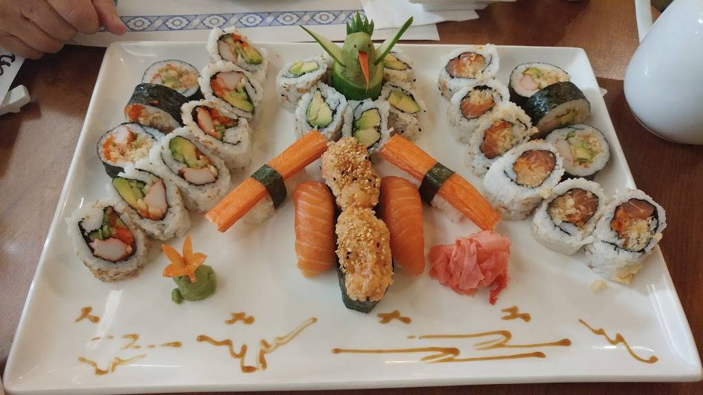 Restaurant Sumo Sushi | restaurant | 1300 Bd St Jean Baptiste, Pointe-aux-Trembles, QC H1B 4A4, Canada | 5146452888 OR +1 514-645-2888