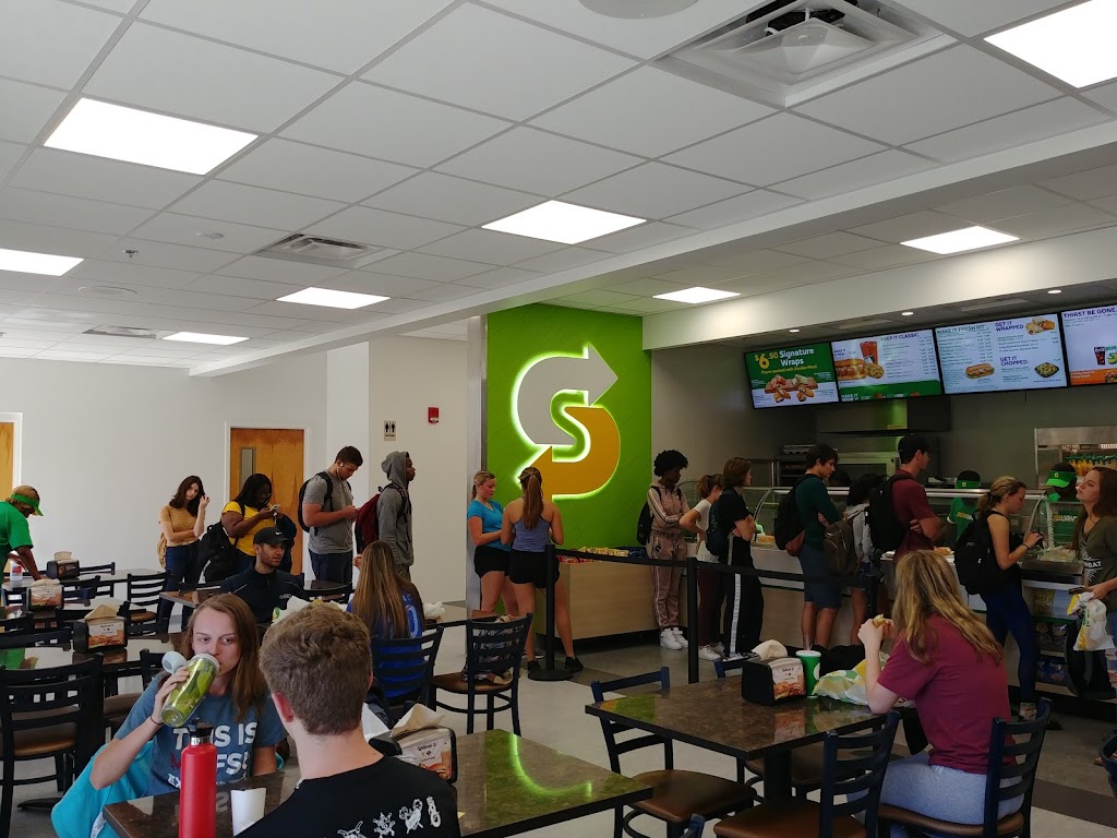 Seminole Dining | restaurant | 104 N Woodward Ave, Tallahassee, FL 32306, USA | 8506443663 OR +1 850-644-3663