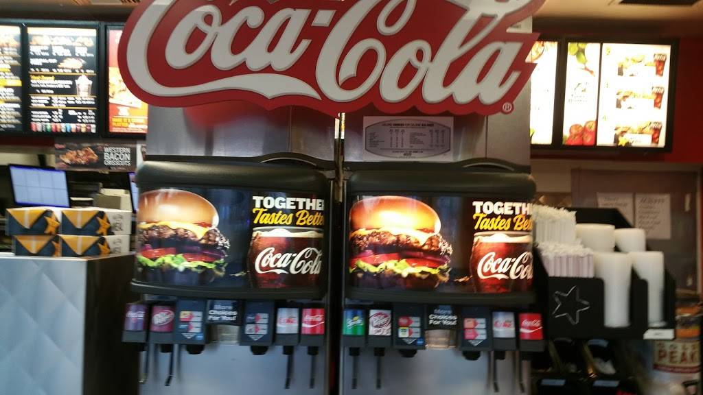 Carls Jr. | restaurant | 2710 del Amo Blvd, Lakewood, CA 90712, USA | 5624221463 OR +1 562-422-1463