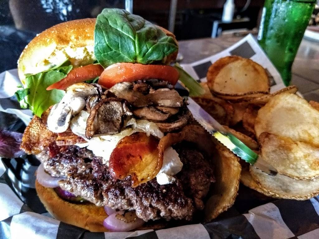 Brews Brothers | restaurant | 2404 Strand St, Galveston, TX 77550, USA | 4097632739 OR +1 409-763-2739