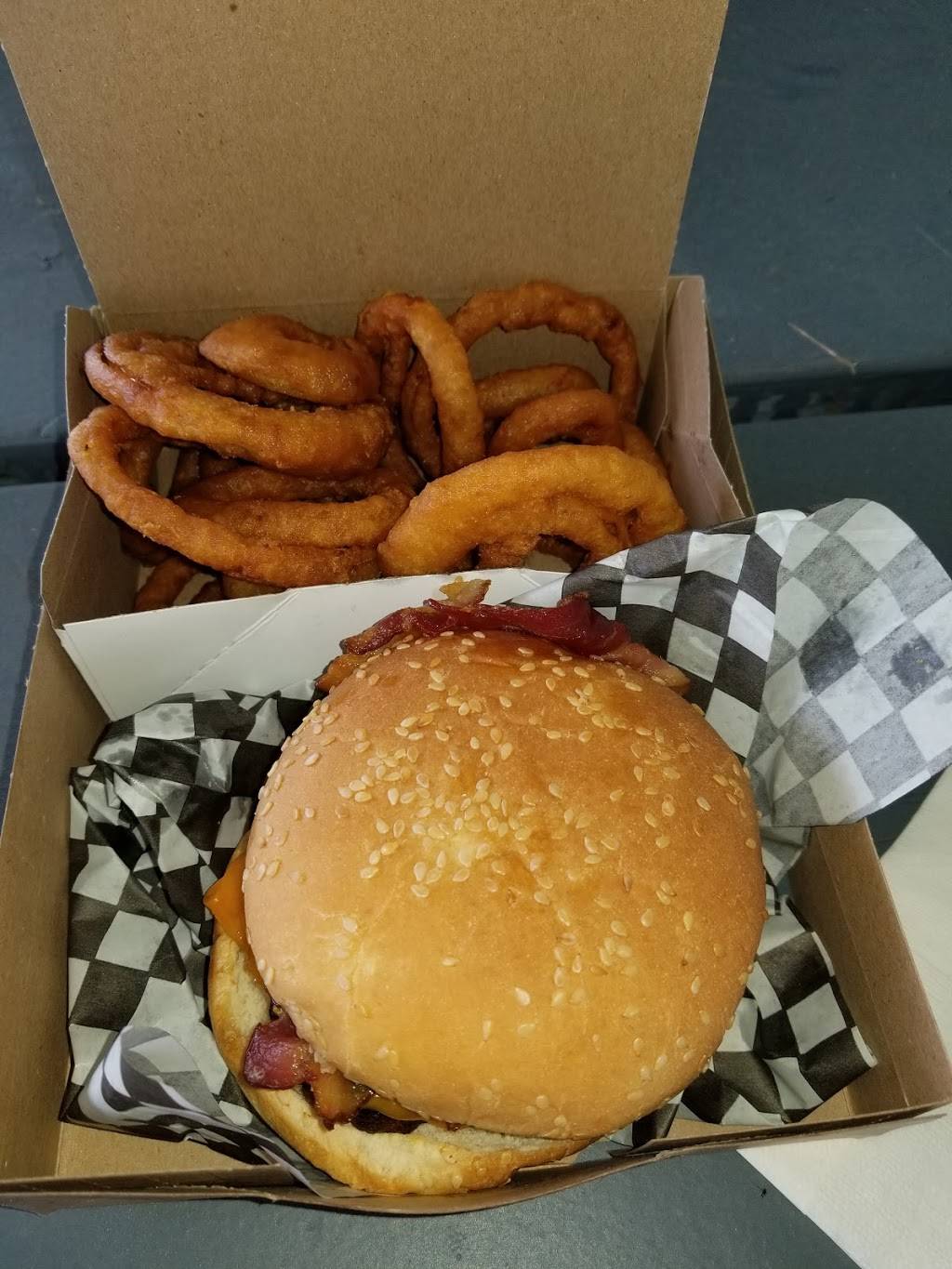 Megan & Robs Burger Box | restaurant | 130 Elora St, Mildmay, ON N0G 2J0, Canada | 5193675430 OR +1 519-367-5430