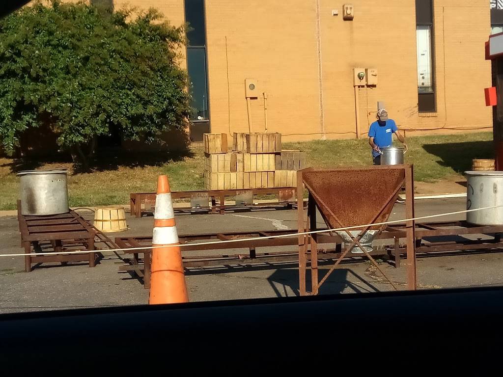 Decaturs Crabs | restaurant | 2000 Plank Rd, Fredericksburg, VA 22401, USA | 5402959354 OR +1 540-295-9354