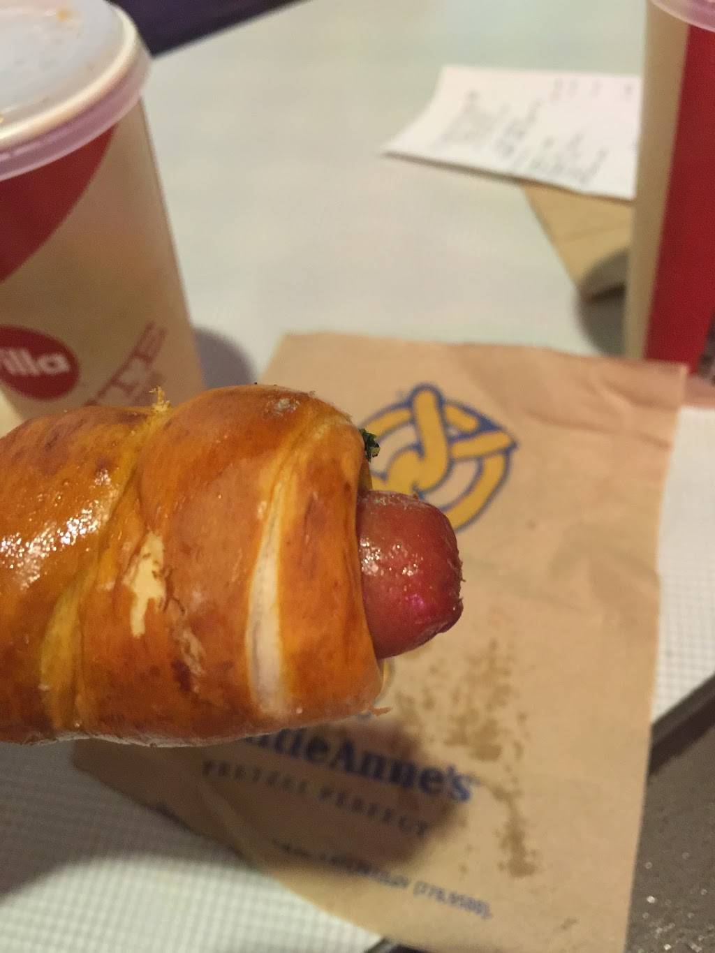 Auntie Annes | cafe | 510 Great Mall Dr, Milpitas, CA 95035, USA | 4089341165 OR +1 408-934-1165