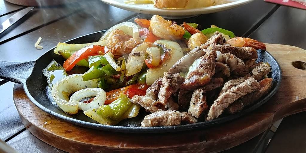 Chesters Bar & Grill Co. | restaurant | 672 Goderich St, Port Elgin, ON N0H 2C0, Canada | 2264532141 OR +1 226-453-2141