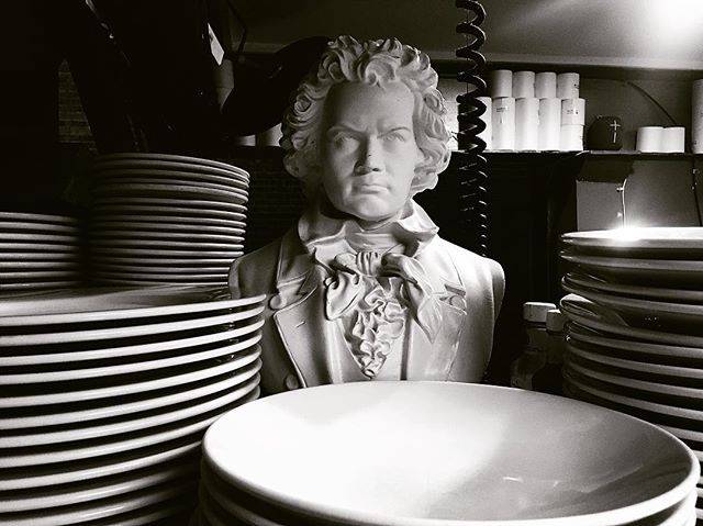 The Bull and Beggar | restaurant | 37 Paynes Way #007, Asheville, NC 28801, USA | 8285759443 OR +1 828-575-9443