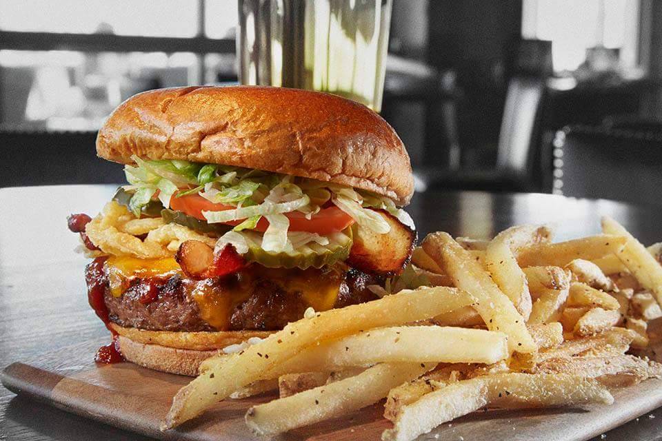 Bar Louie - Laurel Park Place | night club | 37716 Six Mile Rd, Livonia, MI 48152, USA | 7347930180 OR +1 734-793-0180