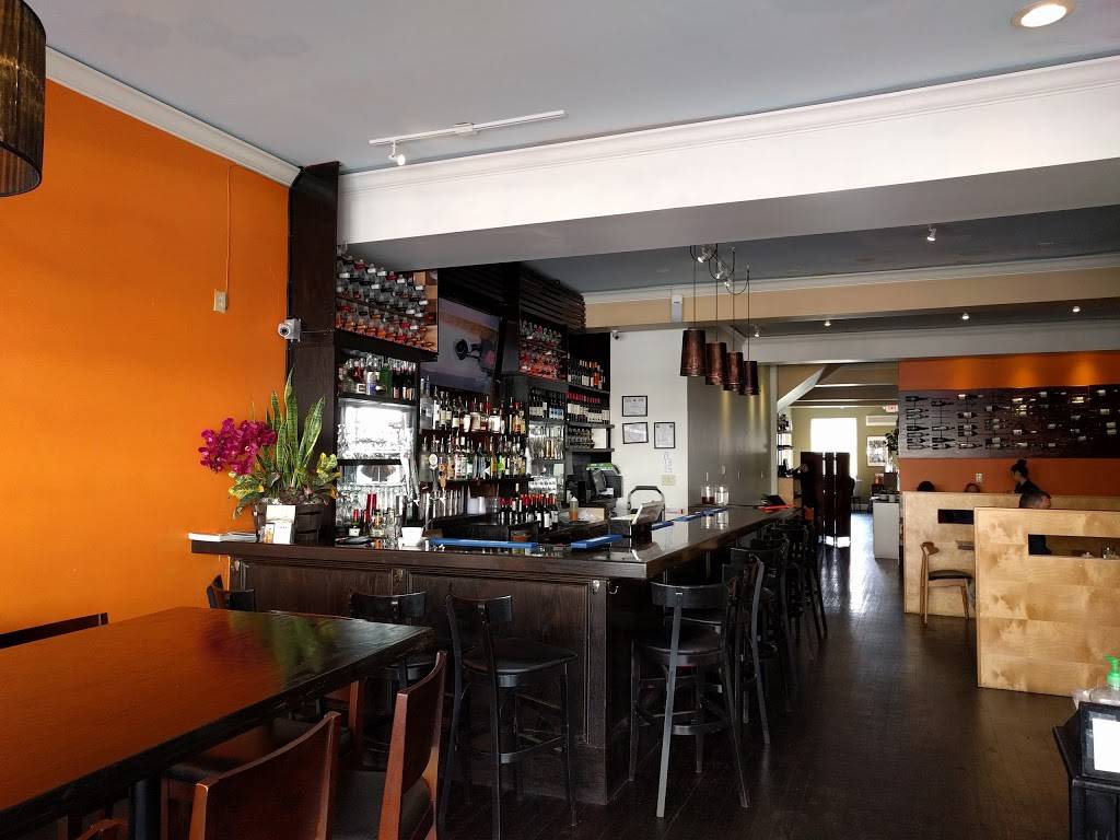 Sumittra Thai Cuisine | restaurant | 213 W Washington St, Charles Town, WV 25414, USA | 3048858747 OR +1 304-885-8747