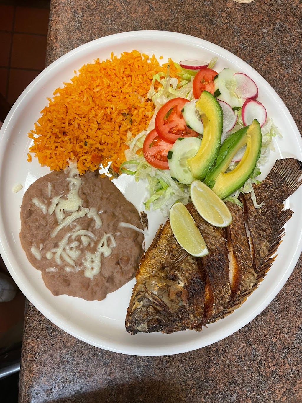 Rosys Salvadoran & Mexican restaurant | restaurant | 2201 16th Ave SW, Cedar Rapids, IA 52404, USA | 3198004449 OR +1 319-800-4449