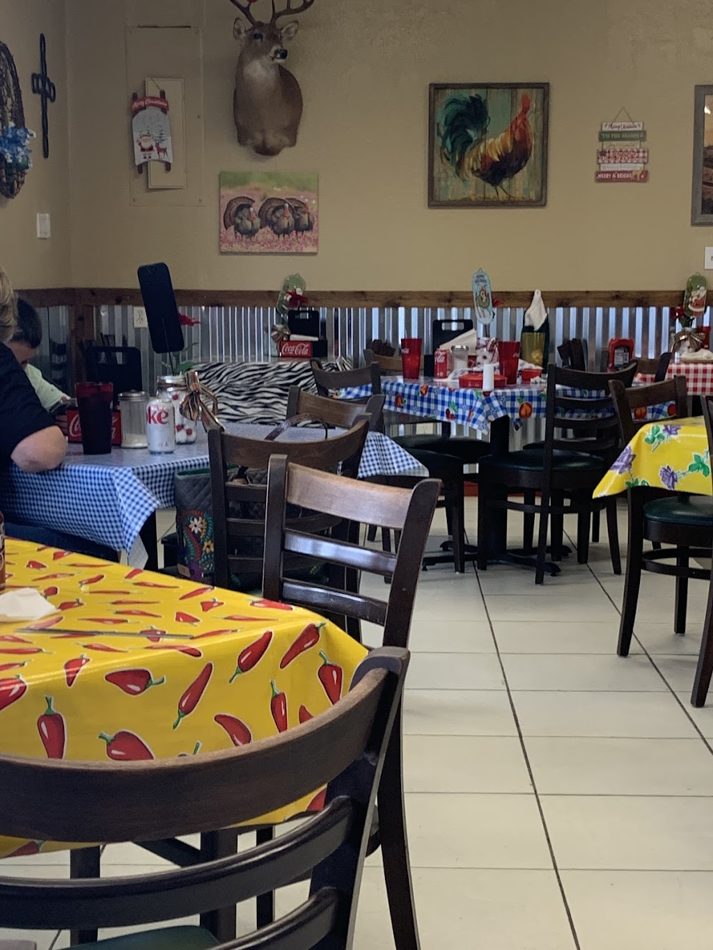 Roosters Country Cafe | restaurant | 14362 US-83 BUS, Harlingen, TX 78552, USA | 9562304444 OR +1 956-230-4444