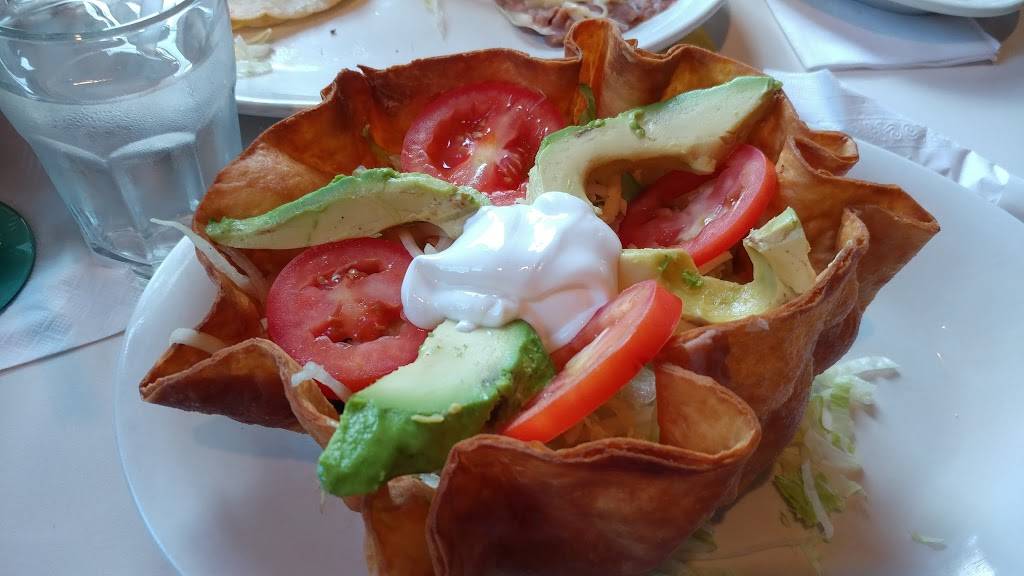 Pancho Pistolas Authentic Mexican Restaurant | restaurant | 700 W 31st St, Chicago, IL 60616, USA | 3122258808 OR +1 312-225-8808