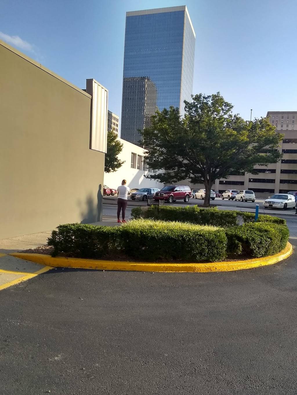 Hot Box Eatery | restaurant | 438 W Market St, Louisville, KY 40202, USA | 5028223995 OR +1 502-822-3995