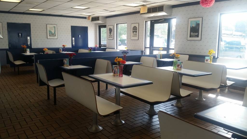 White Castle | restaurant | 21400 Woodward Ave, Ferndale, MI 48220, USA | 2485417220 OR +1 248-541-7220