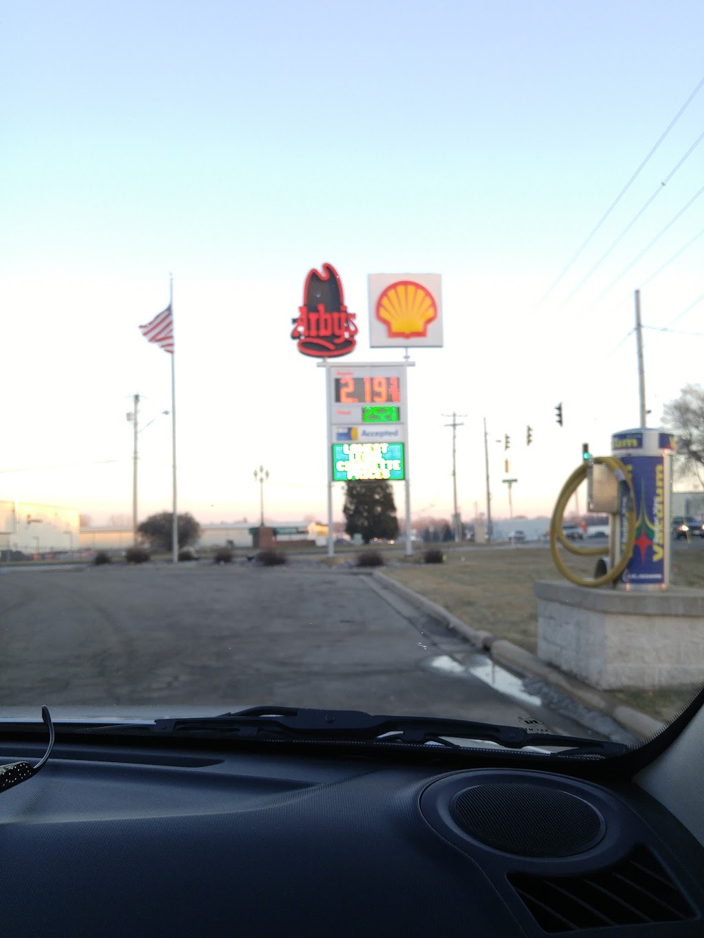 Shell | restaurant | 1350 Delanglade St, Kaukauna, WI 54130, USA | 9207592392 OR +1 920-759-2392