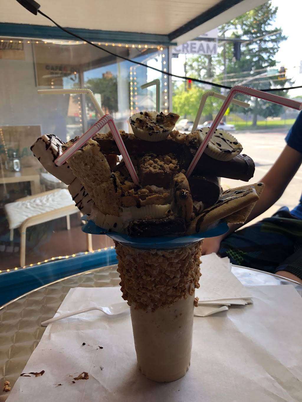 Addicted Coffee Bar - Lakewood | cafe | 13743 Madison Ave, Lakewood, OH 44107, USA | 2162108563 OR +1 216-210-8563