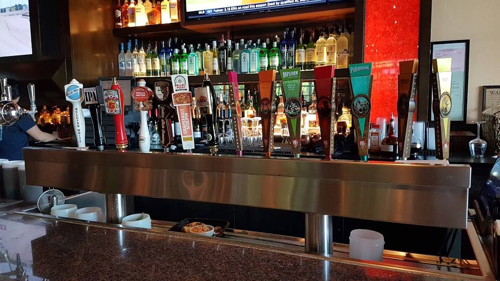 BJs Restaurant & Brewhouse | restaurant | 10690 N De Anza Blvd, Cupertino, CA 95014, USA | 4088656970 OR +1 408-865-6970