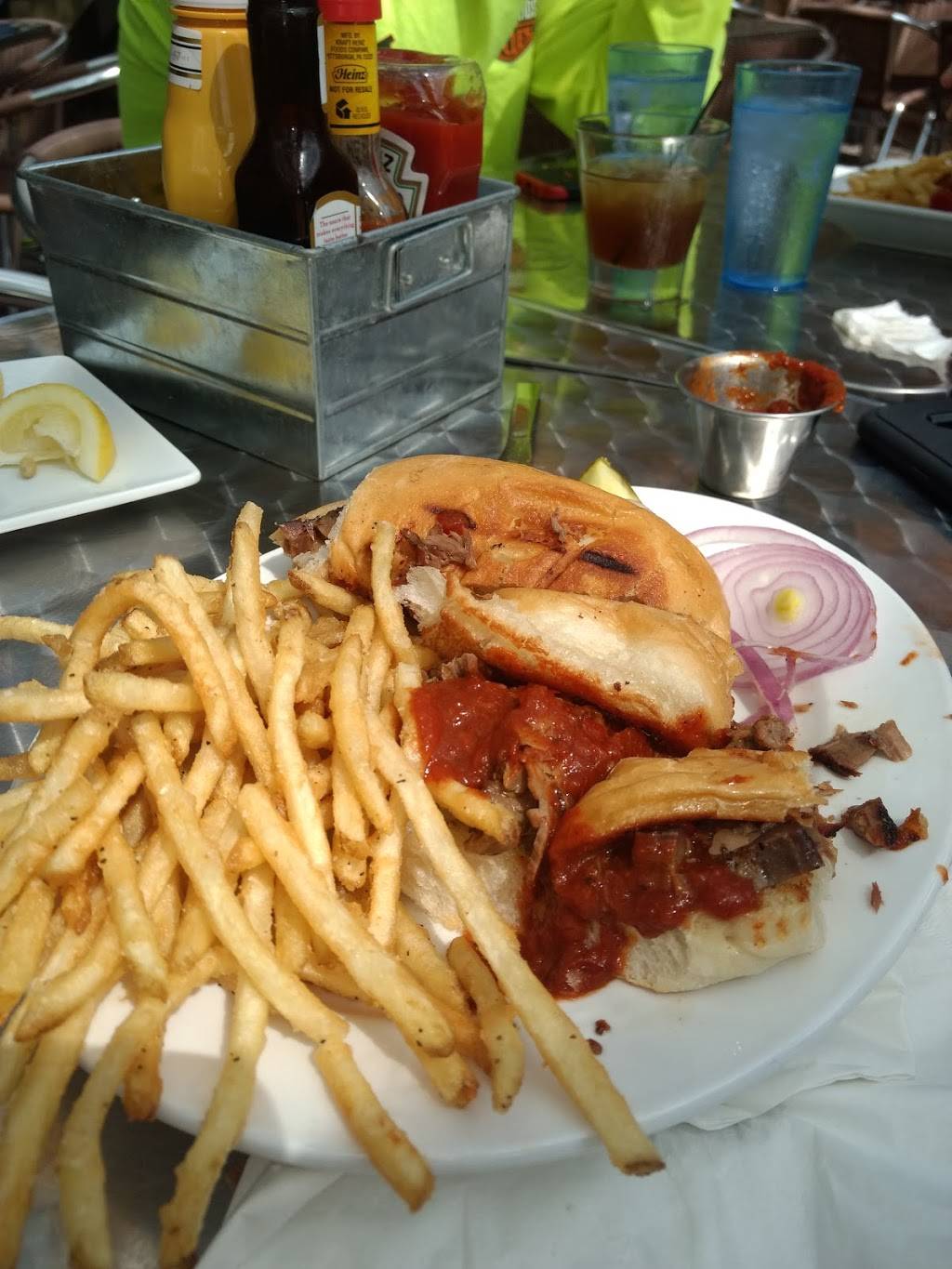 Silver Creek Beer Garden & Grille | restaurant | 310 E Main St, Fredericksburg, TX 78624, USA | 8309904949 OR +1 830-990-4949