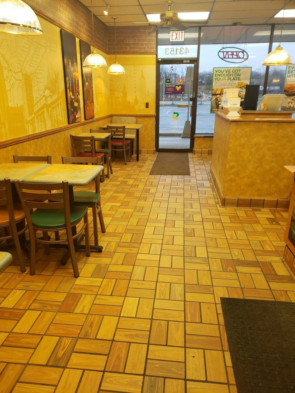 Subway Restaurants | restaurant | 43153 Woodward Ave, Bloomfield Hills, MI 48302, USA | 2483382200 OR +1 248-338-2200