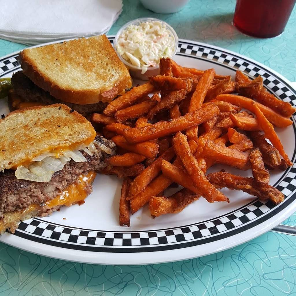 Krischs | restaurant | 11 Central Ave, Massapequa, NY 11758, USA | 5167973149 OR +1 516-797-3149