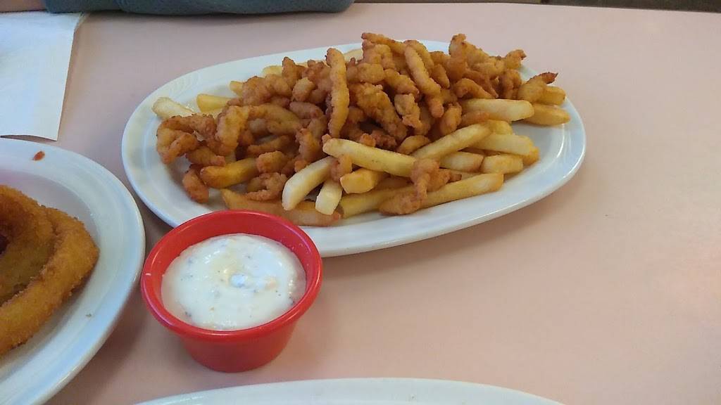 Friendlys | restaurant | 81 Newtown Rd, Danbury, CT 06810, USA | 2037482476 OR +1 203-748-2476