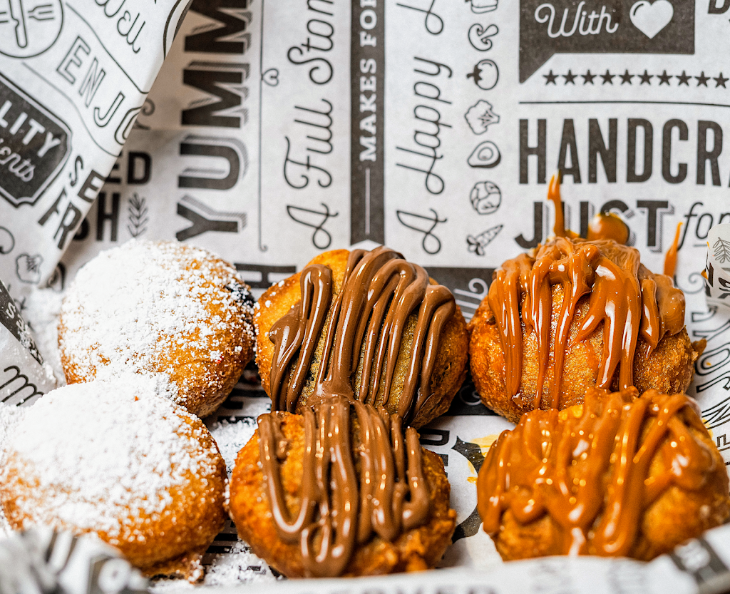 Yoyos Burgers | restaurant | 16090 SW 184th St, Miami, FL 33187, USA | 3059647845 OR +1 305-964-7845