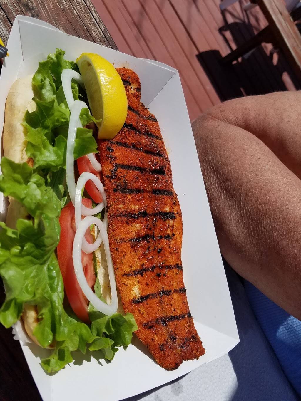 Low Key Tiki | restaurant | 3135 Stringfellow Rd, St James City, FL 33956, USA | 2392828454 OR +1 239-282-8454