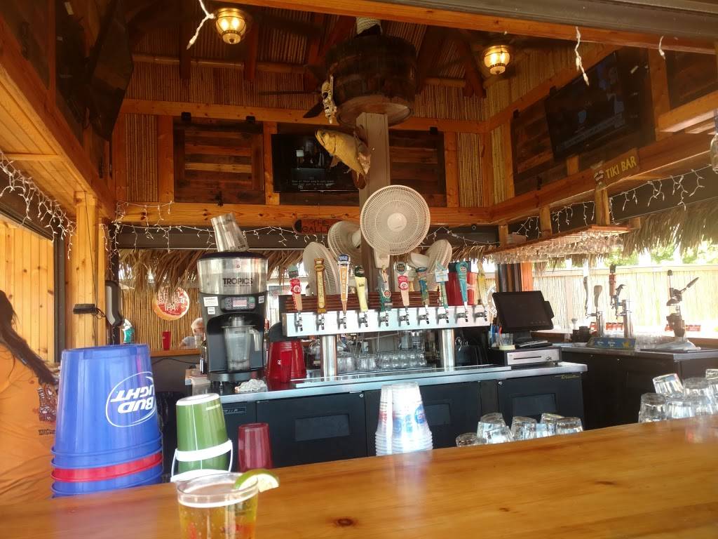 SandBar Tiki & Grille | restaurant | 1975 Beach Rd, Englewood, FL 34223, USA | 9414608280 OR +1 941-460-8280