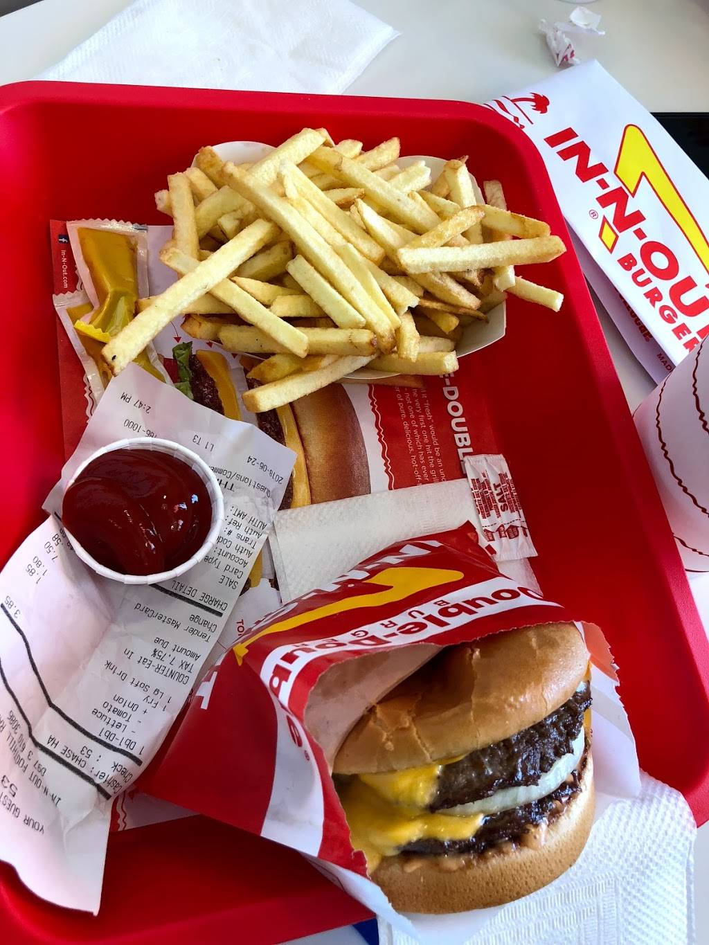 In-N-Out Burger | restaurant | 26482 Towne Centre Dr, Foothill Ranch, CA 92610, USA | 8007861000 OR +1 800-786-1000