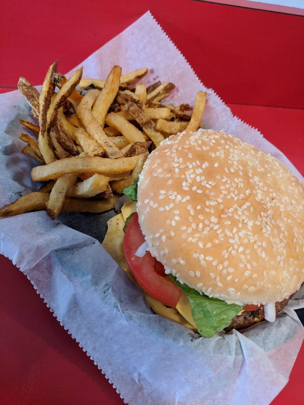 Slims | restaurant | 2020 W Montrose Ave, Chicago, IL 60618, USA | 7738787546 OR +1 773-878-7546