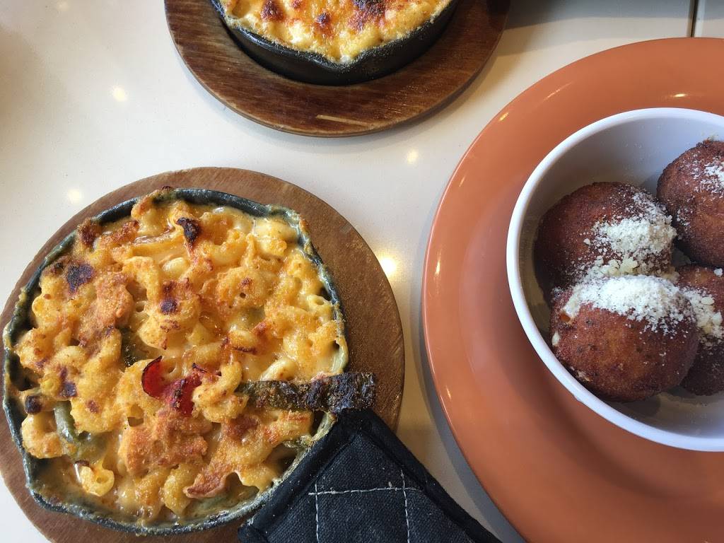 Mac & Melts | restaurant | 684 Stewart Ave, Garden City, NY 11530, USA | 5162469610 OR +1 516-246-9610