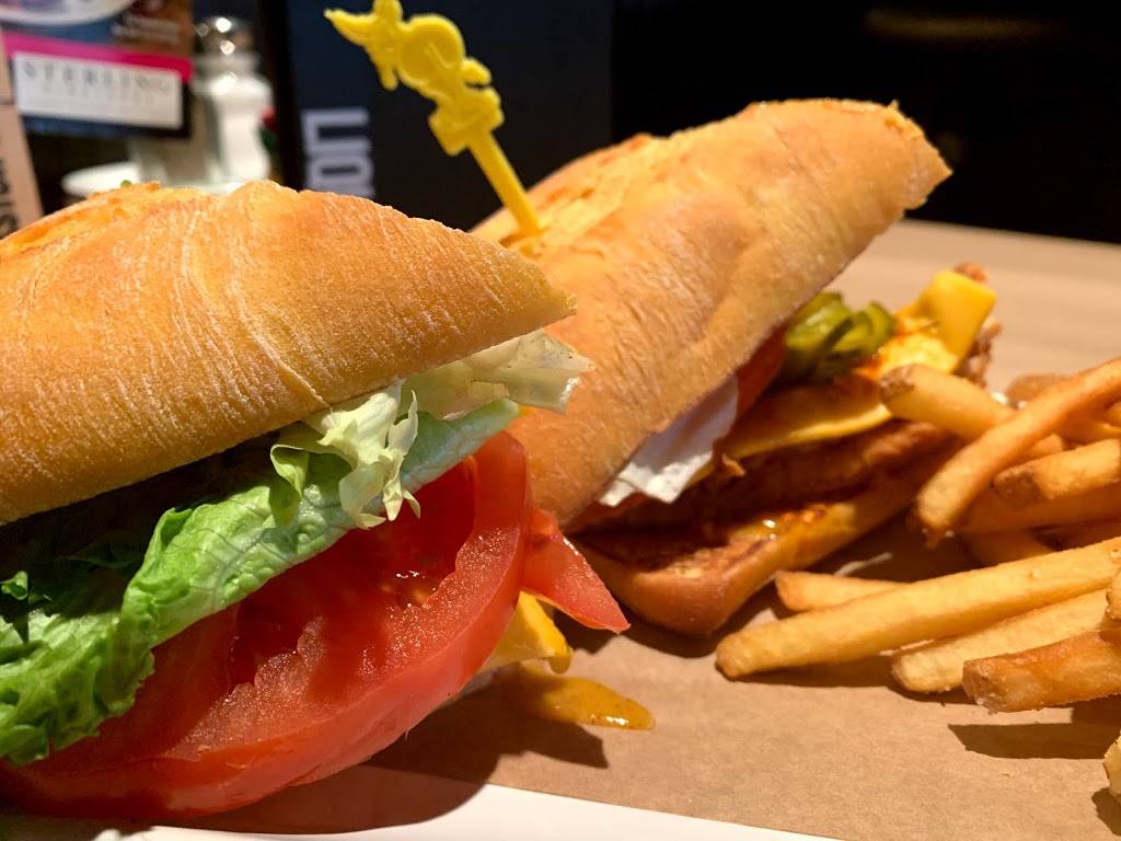 Jack Astors Bar & Grill | restaurant | 839 Golf Links Rd, Ancaster, ON L9K 1L5, Canada | 9053041721 OR +1 905-304-1721