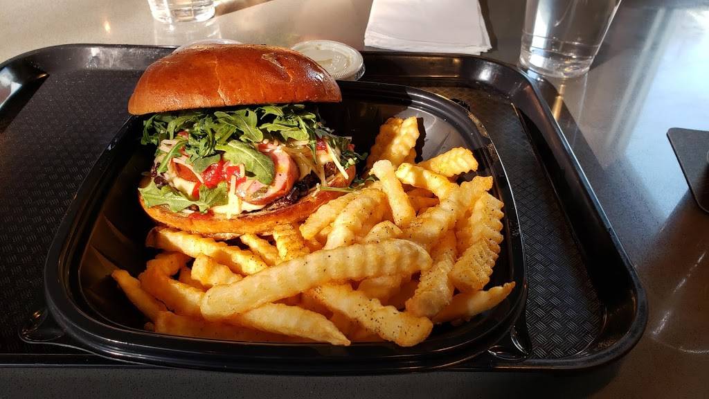 Stacked Bar And Grill | restaurant | 531 E Main St, Visalia, CA 93292, USA | 5593728480 OR +1 559-372-8480