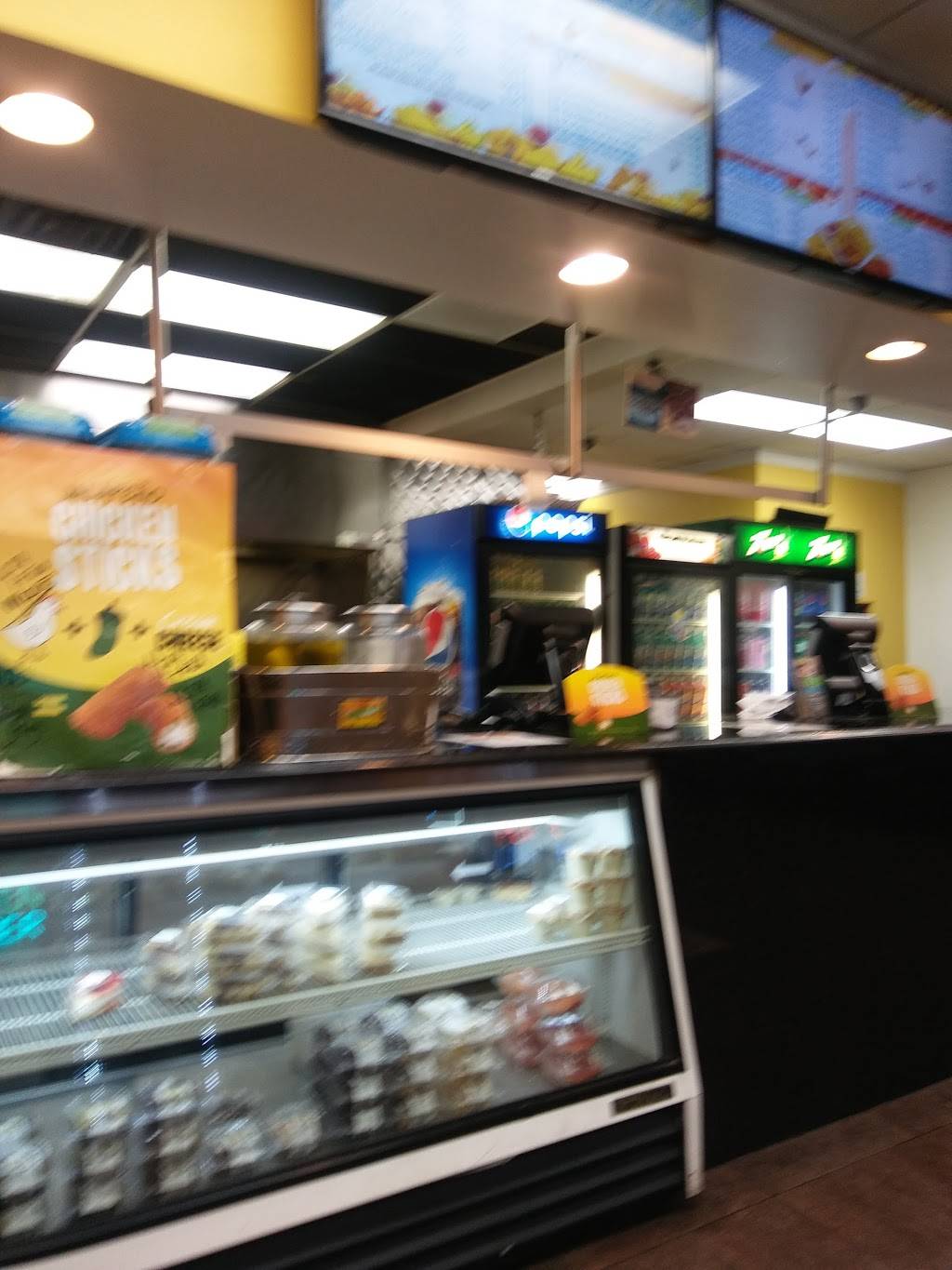 Sharks Fish & Chicken | restaurant | 250 E 35th St, Chicago, IL 60616, USA | 3122258700 OR +1 312-225-8700