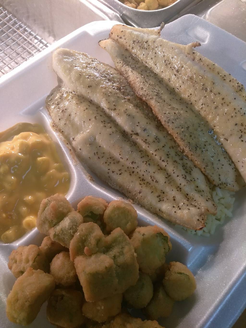 Captain Ds | restaurant | 2386 E South Blvd, Montgomery, AL 36116, USA | 3342885600 OR +1 334-288-5600