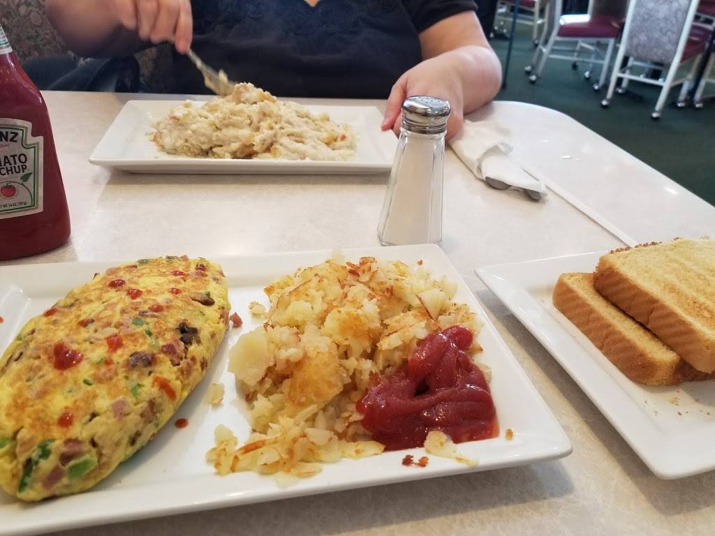 The Family Table Restaurant | restaurant | 101 N Jefferson St, Watseka, IL 60970, USA | 8154322727 OR +1 815-432-2727