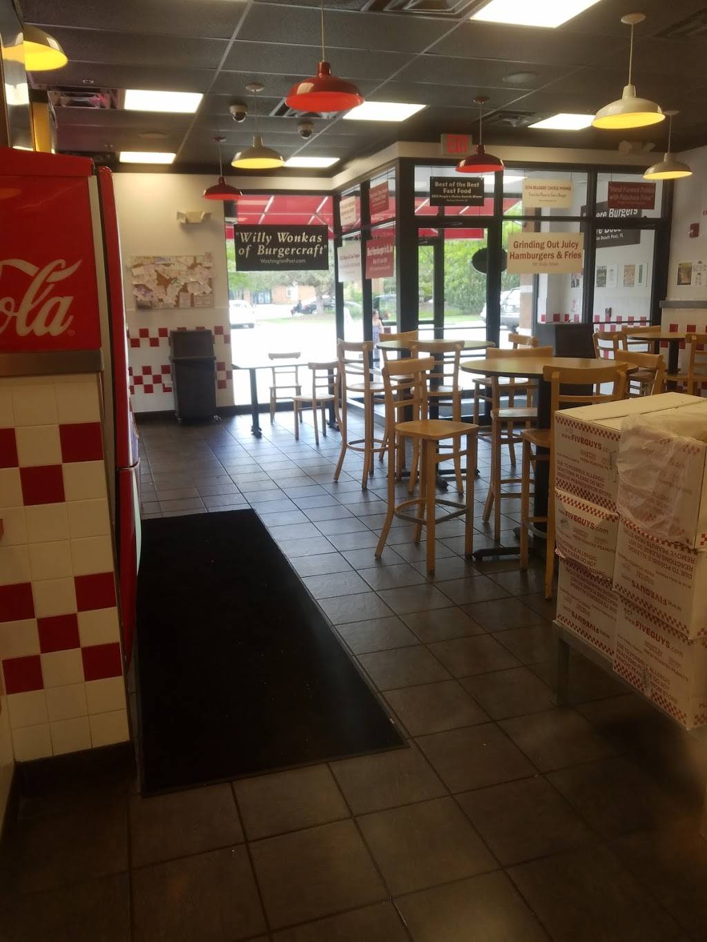 Five Guys | meal takeaway | 3232 Lake Ave, Wilmette, IL 60091, USA | 8472562910 OR +1 847-256-2910