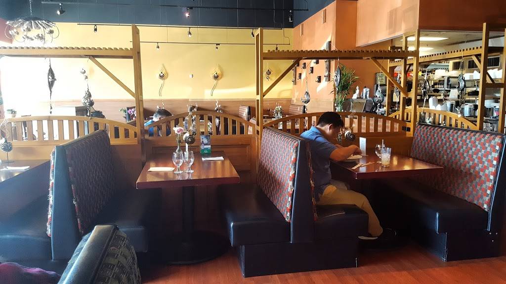 Areeya Thai & Noodle Cuisine Restaurant | restaurant | 2902 164th St SW, Lynnwood, WA 98037, USA | 4253611583 OR +1 425-361-1583