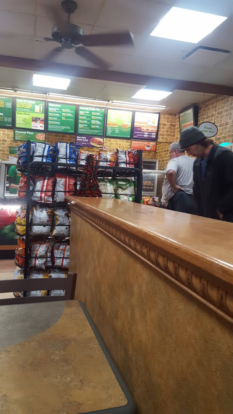 Subway | restaurant | 3020 E 8th Rd, North Utica, IL 61373, USA | 8156674572 OR +1 815-667-4572