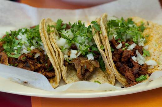 La Taqueria | restaurant | 1300 4e Avenue, Québec, QC G1J 3B6, Canada | 5816812092 OR +1 581-681-2092