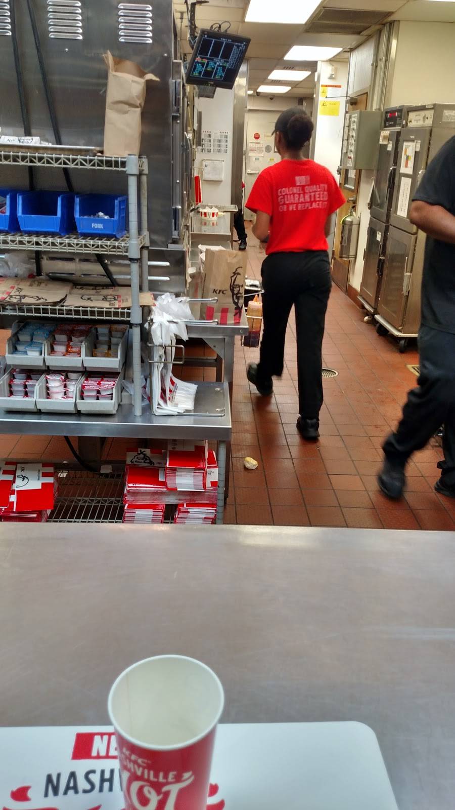 KFC | meal takeaway | US-130, Burlington, NJ 08016, USA | 6093862680 OR +1 609-386-2680