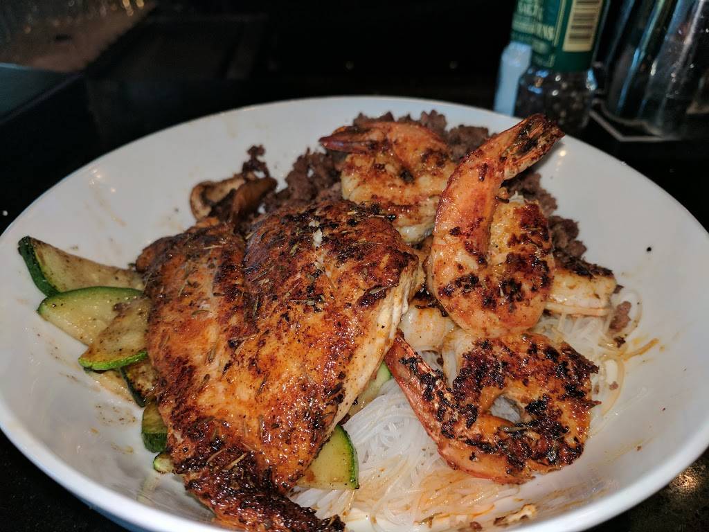 Latitudes Apollo | restaurant | 131 Harbor Village Lane, Apollo Beach, FL 33572, USA | 8136459700 OR +1 813-645-9700