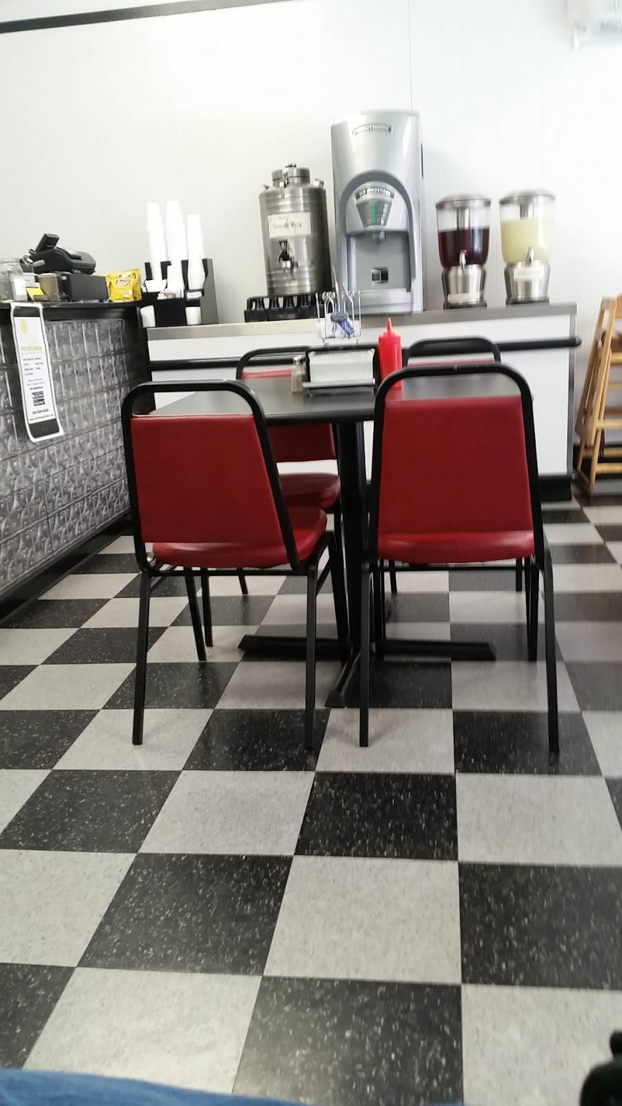 Andrews Atomic Dogs | restaurant | 1011 Union St, Spartanburg, SC 29302, USA | 8643104042 OR +1 864-310-4042