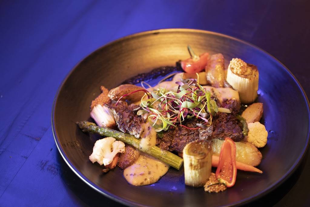 Resto-Bar Le Commandant | restaurant | 1688 Route de lAéroport, Québec, QC G2G 0K1, Canada | 4182042145 OR +1 418-204-2145