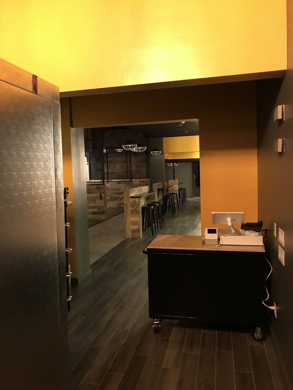 Axes & Ales | restaurant | 349 East Ave, Rochester, NY 14604, USA | 5852708801 OR +1 585-270-8801