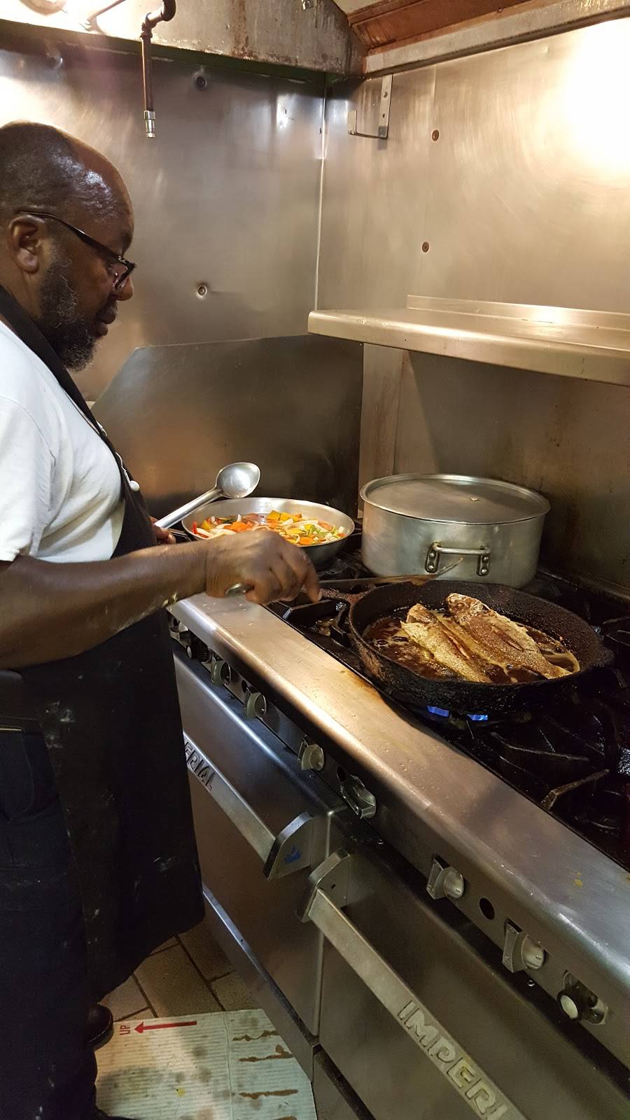 Juniors Cafe and Grill | restaurant | 3455 W Broward Blvd, Fort Lauderdale, FL 33312, USA | 9545847072 OR +1 954-584-7072