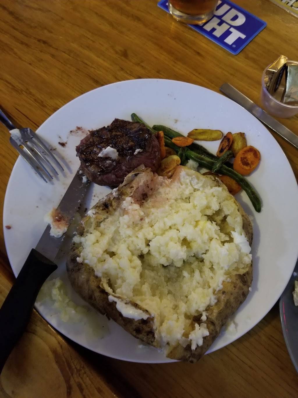 Hollywood Roadhouse | restaurant | 41480 US-45, Antioch, IL 60002, USA | 2247889919 OR +1 224-788-9919