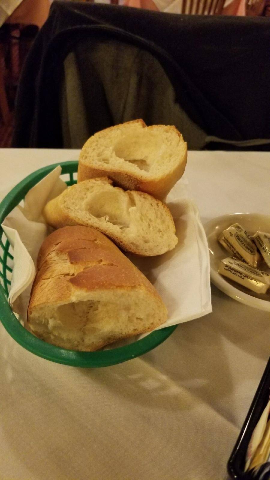 Dominics | restaurant | 453 Avenel St, Avenel, NJ 07001, USA | 7327263355 OR +1 732-726-3355