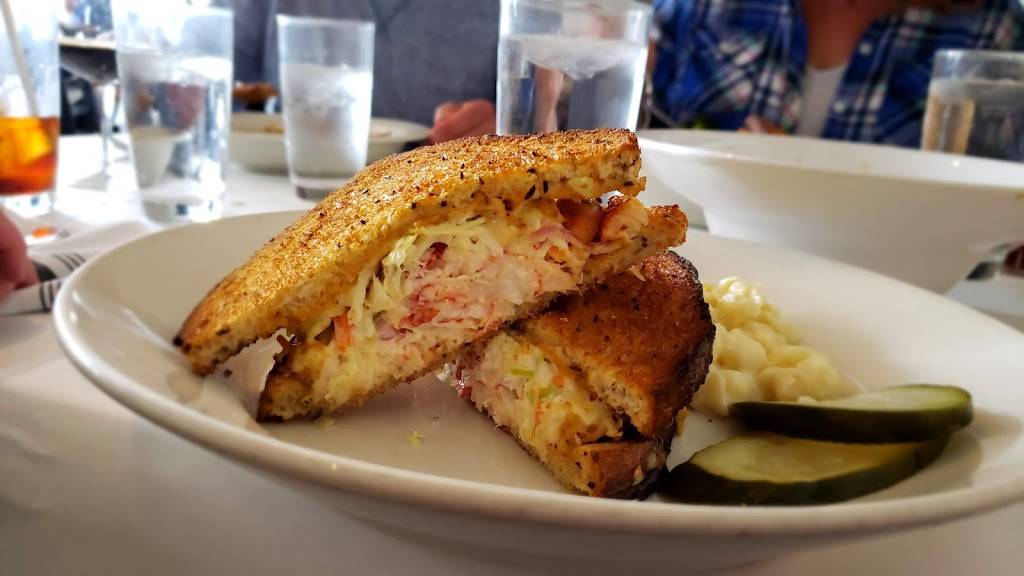 Henlopen City Oyster House | restaurant | 50 Wilmington Ave, Rehoboth Beach, DE 19971, USA | 3022609193 OR +1 302-260-9193