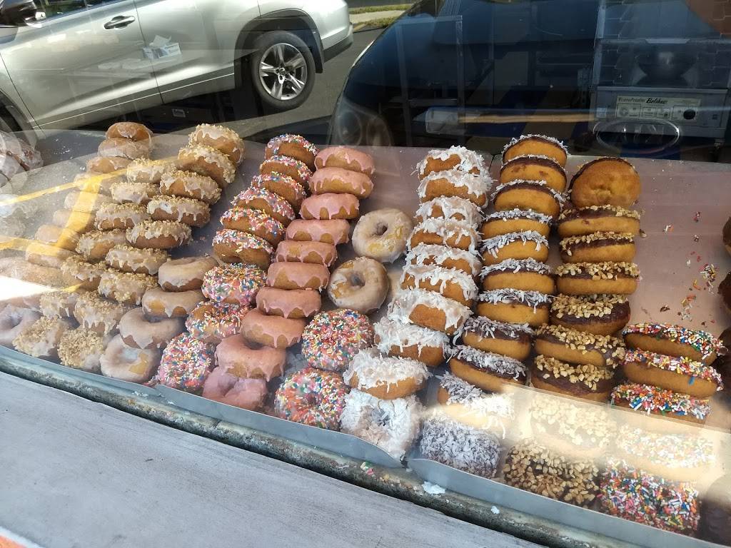 Tas-t-o Donuts | restaurant | 2209 E Silver Springs Blvd, Ocala, FL 34470, USA | 3526227657 OR +1 352-622-7657