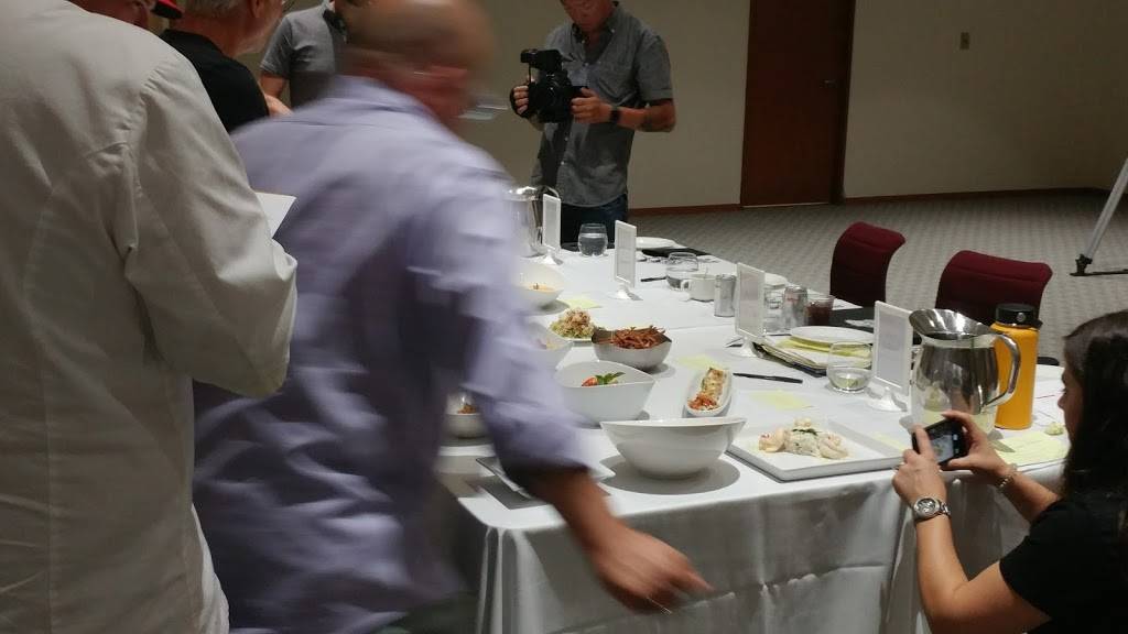 Cutting Edge Cuisine | restaurant | 7400 Telegraph Rd, Bloomfield Hills, MI 48301, USA | 2488253343 OR +1 248-825-3343